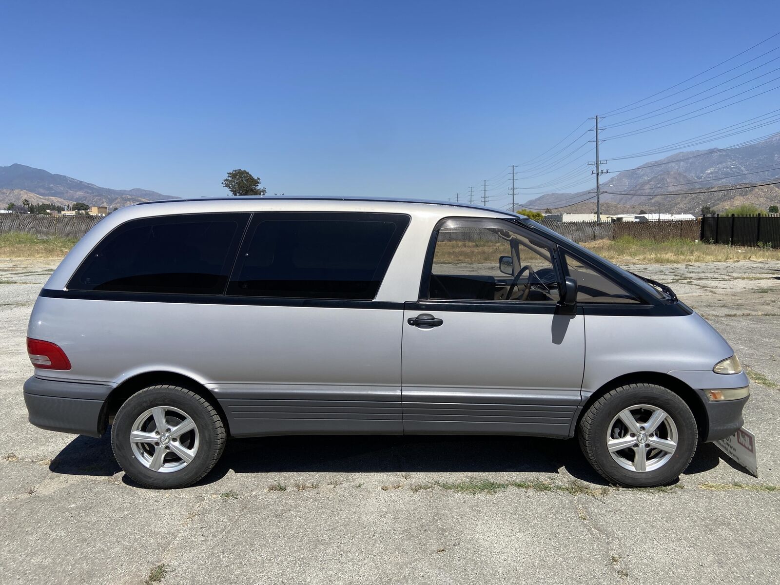Toyota-Estima-1993-VAN-16
