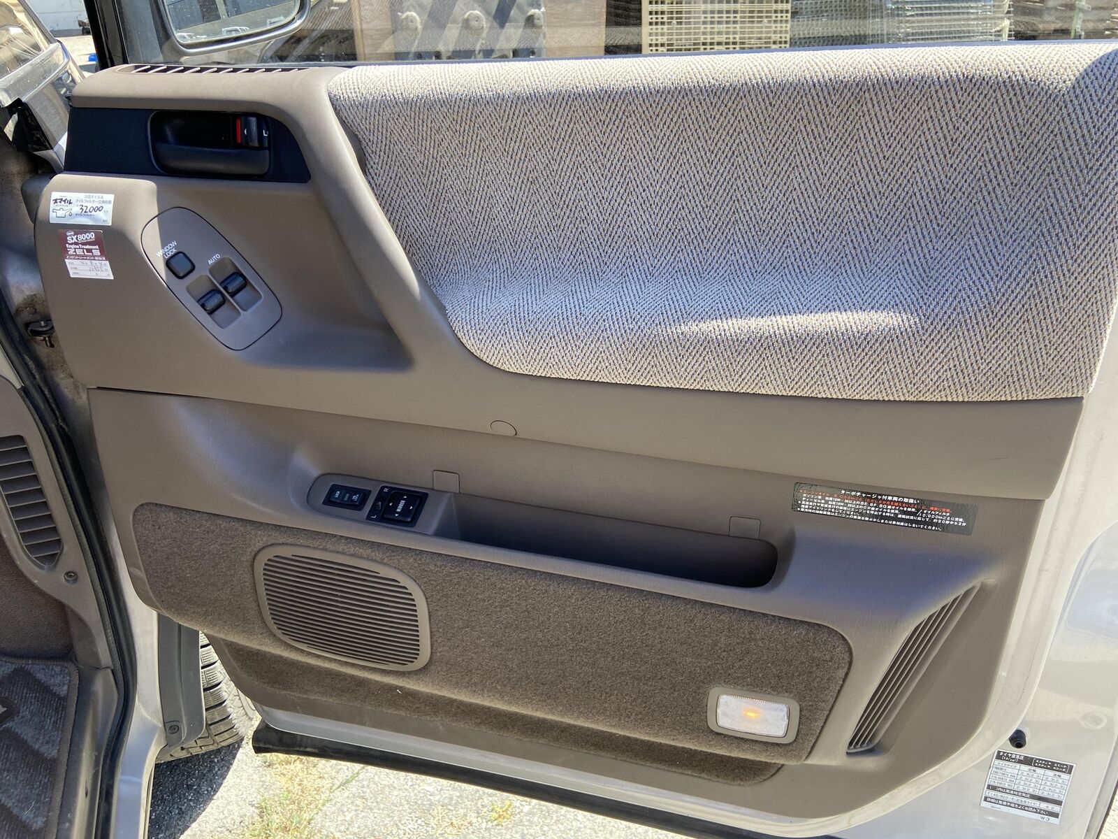Toyota-Estima-1993-VAN-17
