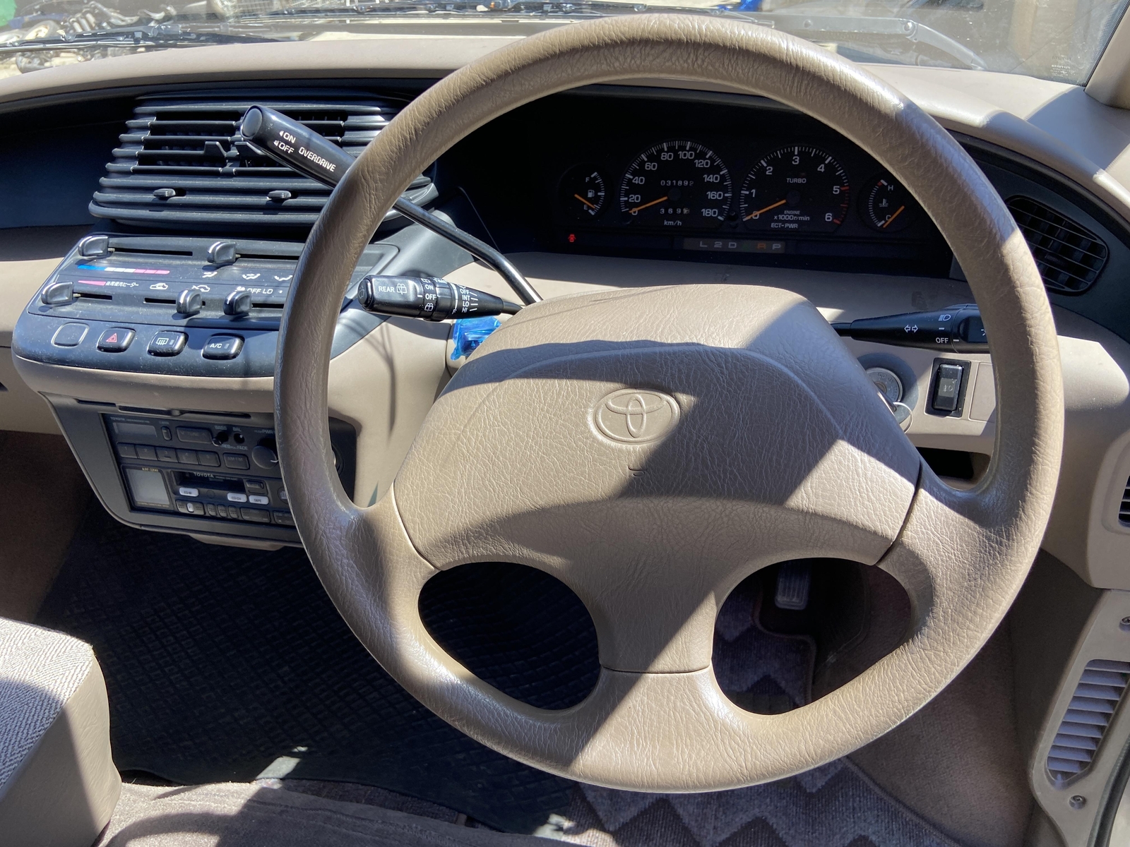 Toyota-Estima-1993-VAN-18