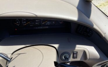 Toyota-Estima-1993-VAN-23
