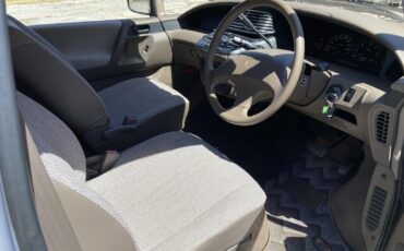 Toyota-Estima-1993-VAN-24