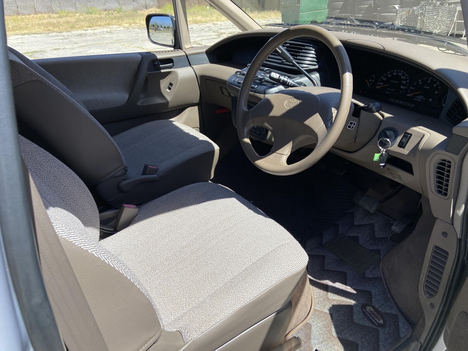 Toyota-Estima-1993-VAN-24