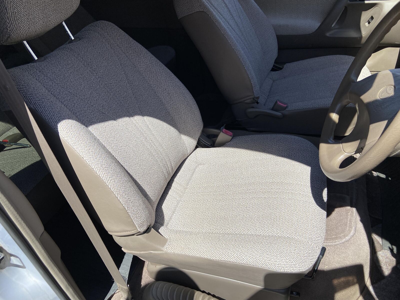 Toyota-Estima-1993-VAN-25