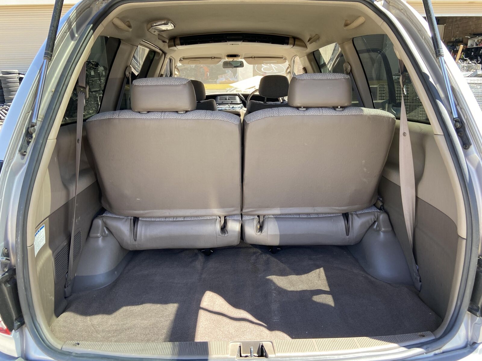 Toyota-Estima-1993-VAN-26