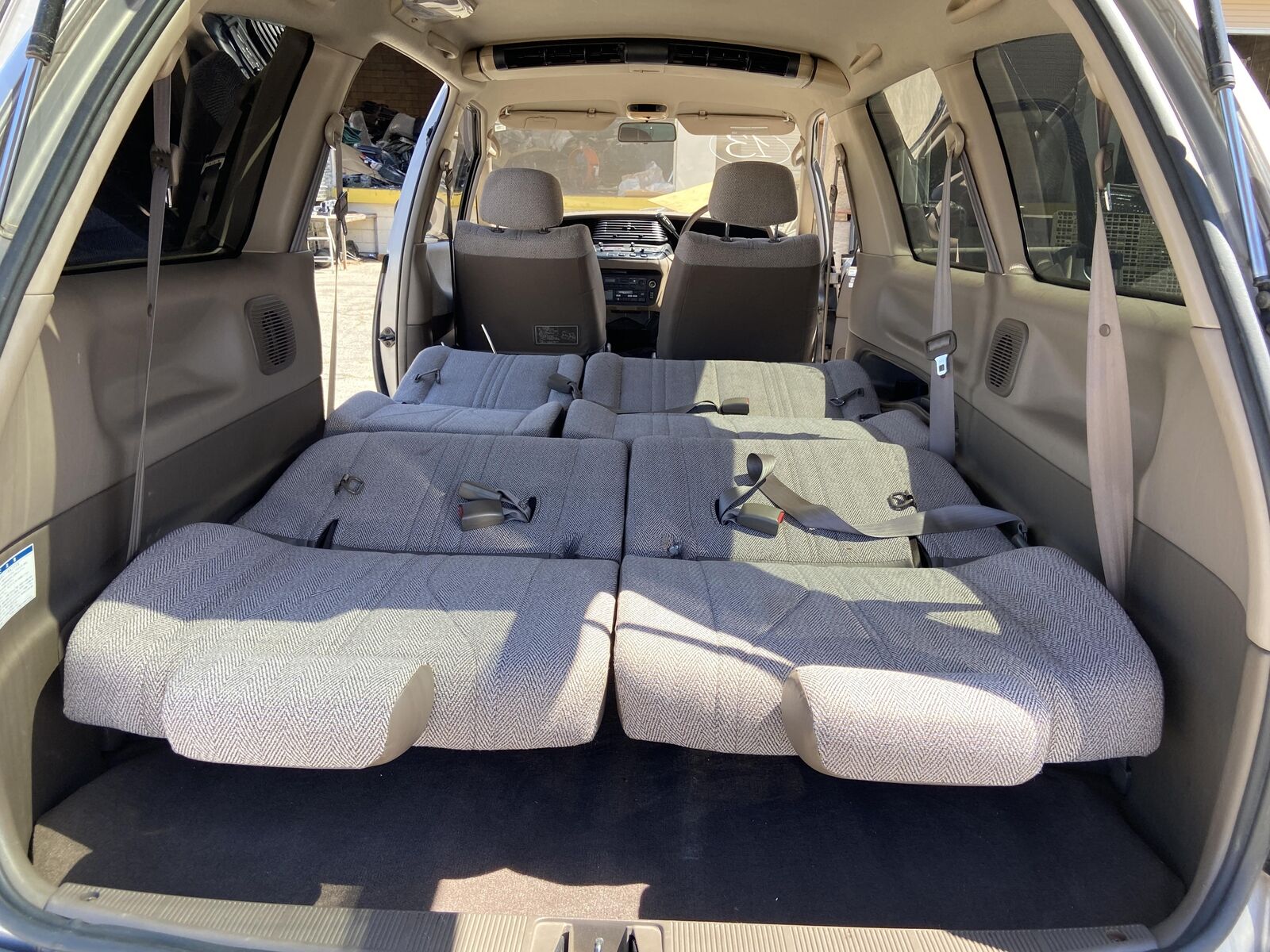 Toyota-Estima-1993-VAN-27