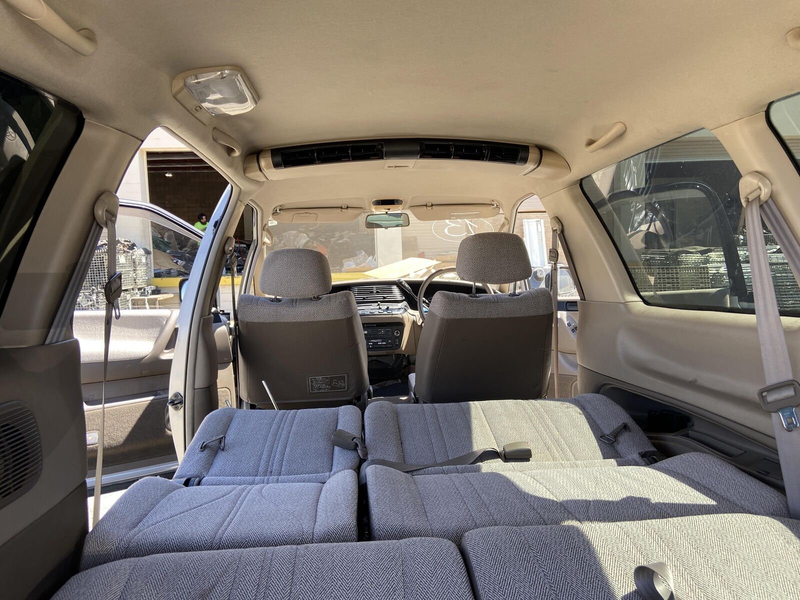 Toyota-Estima-1993-VAN-31