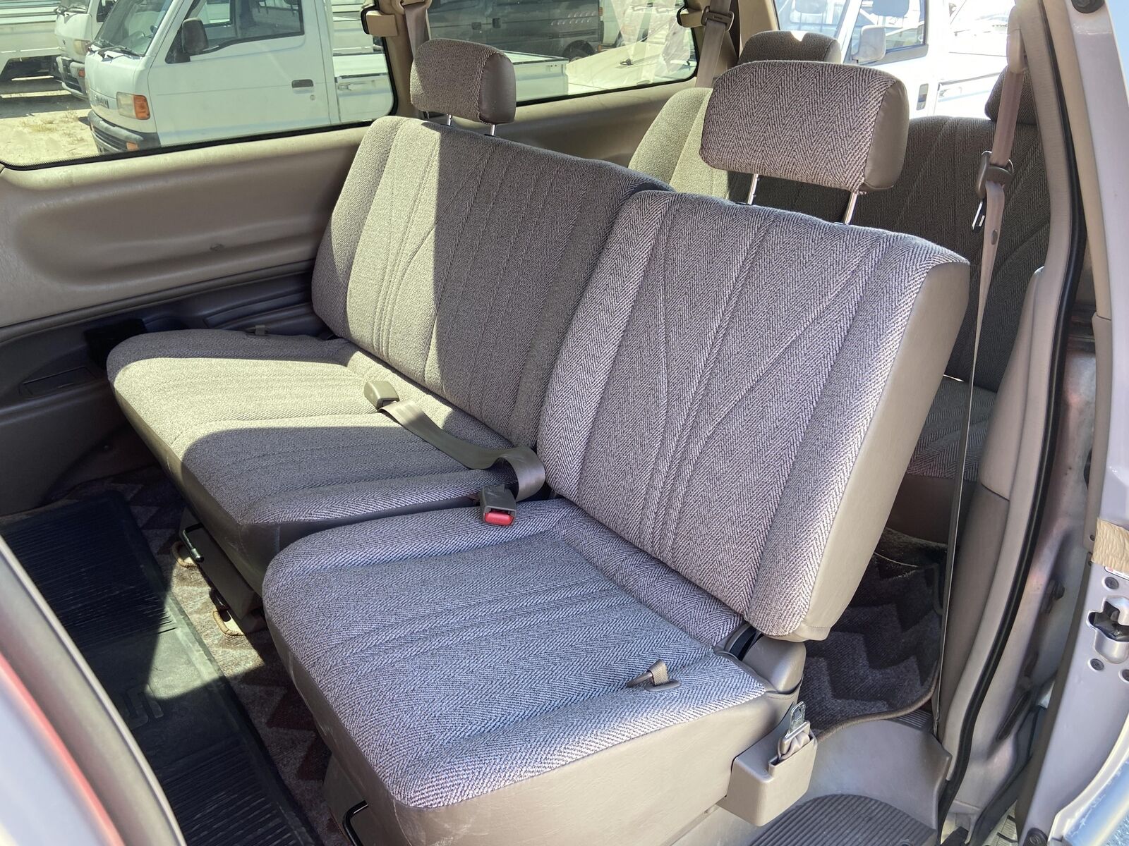 Toyota-Estima-1993-VAN-32