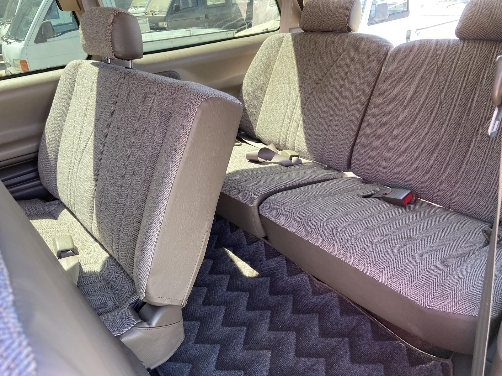 Toyota-Estima-1993-VAN-33