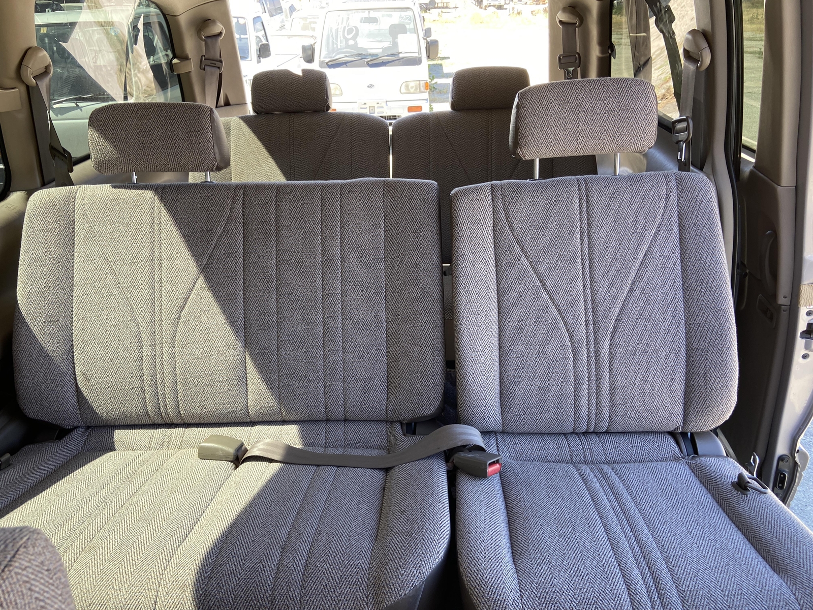 Toyota-Estima-1993-VAN-34