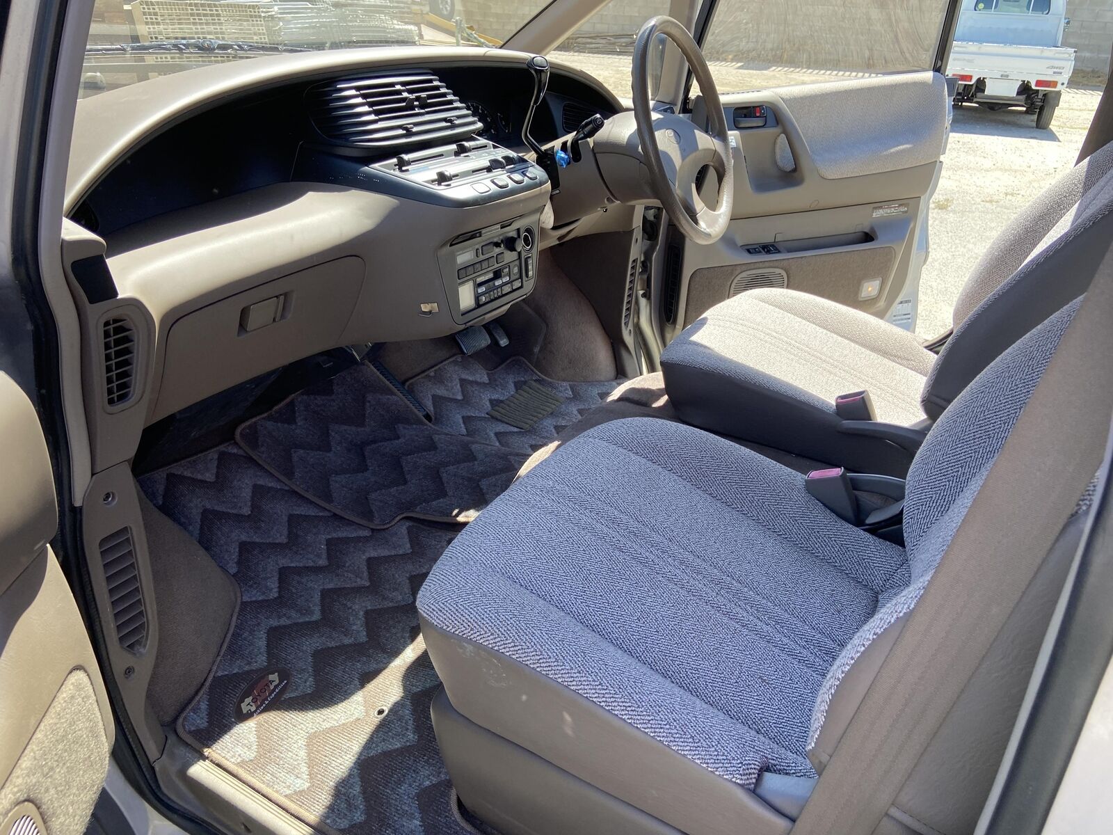 Toyota-Estima-1993-VAN-36