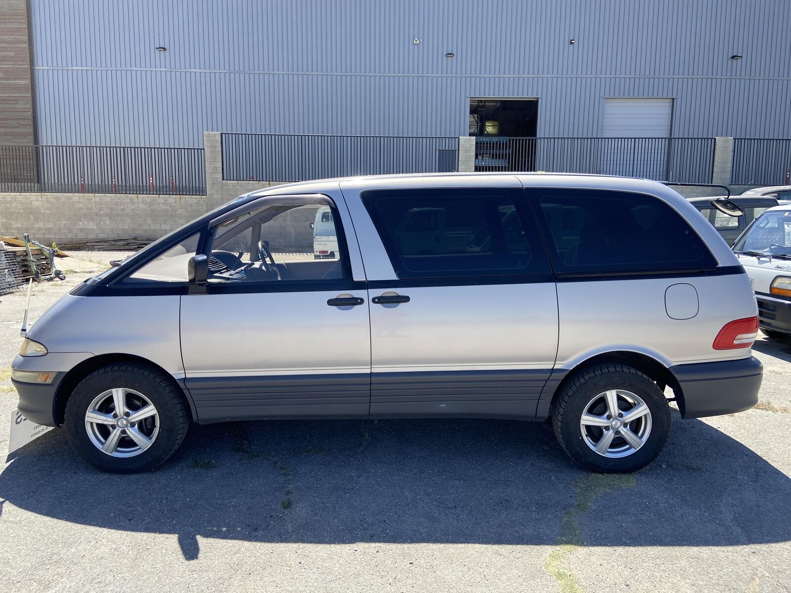 Toyota-Estima-1993-VAN-9