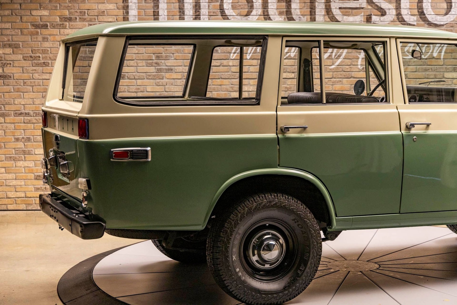 Toyota-FJ55-Land-Cruiser-1972-SUV-10