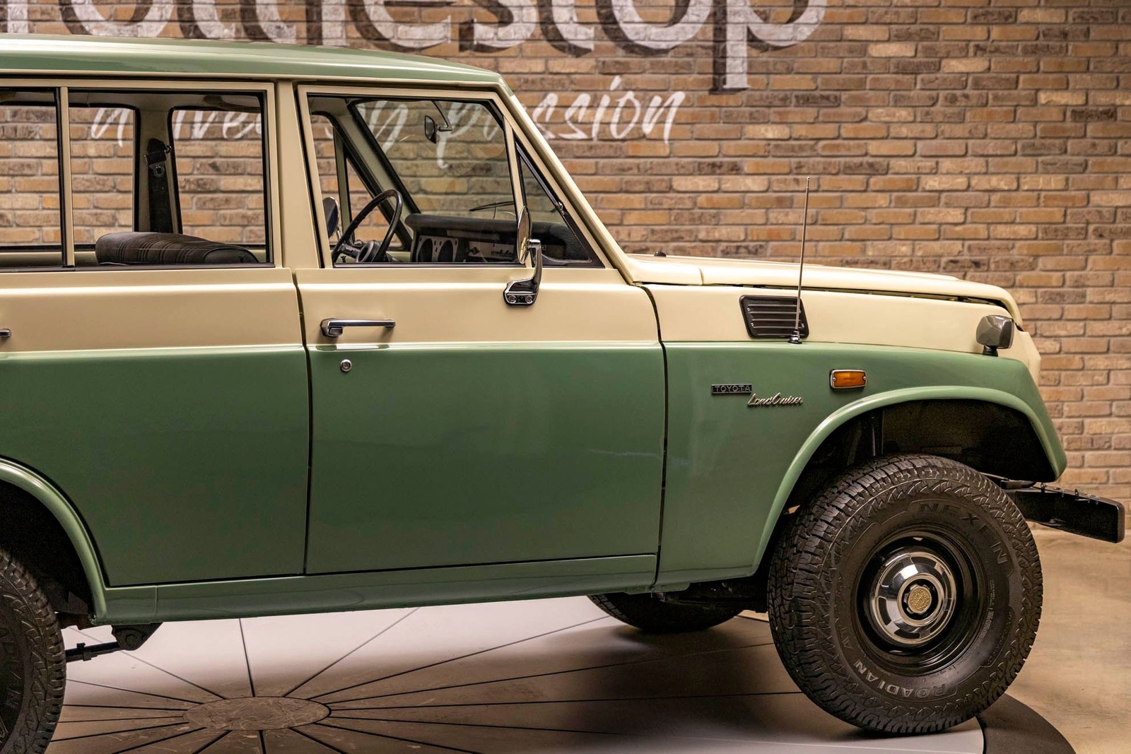 Toyota-FJ55-Land-Cruiser-1972-SUV-11