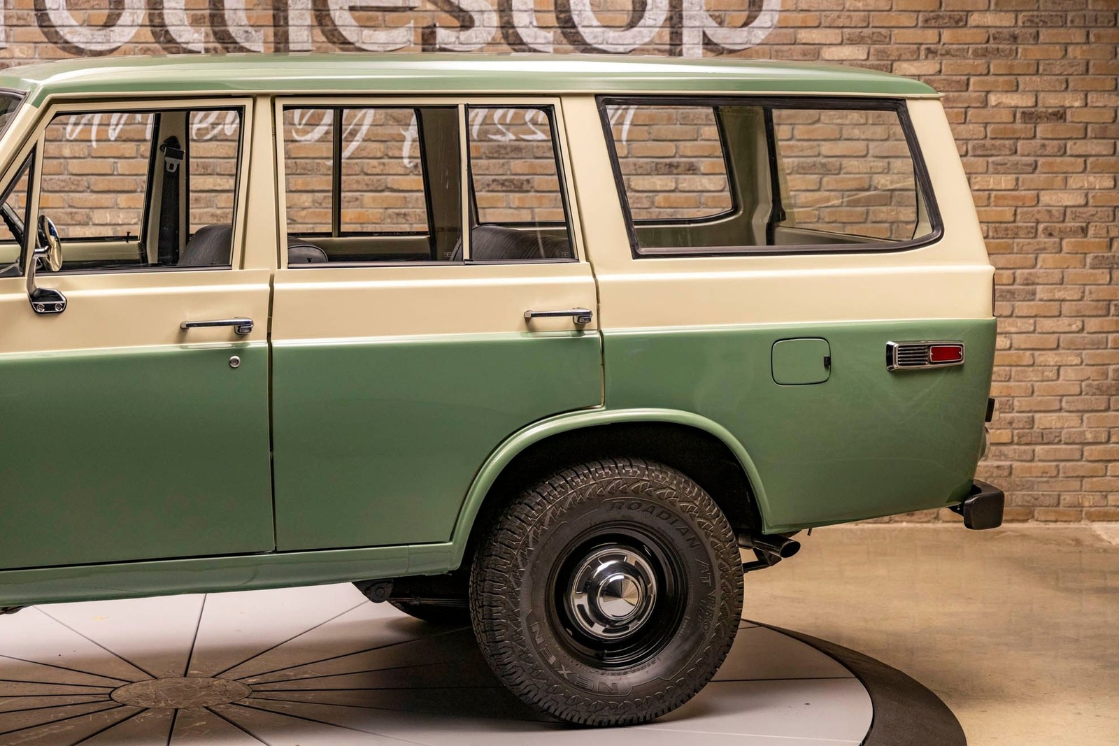 Toyota-FJ55-Land-Cruiser-1972-SUV-9