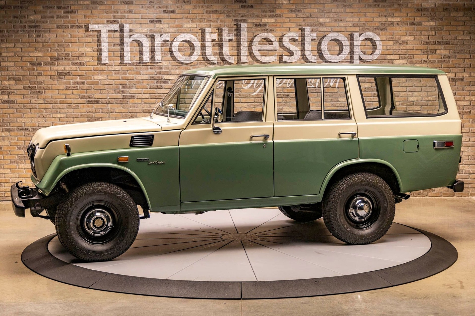 Toyota FJ55 Land Cruiser 1972 SUV