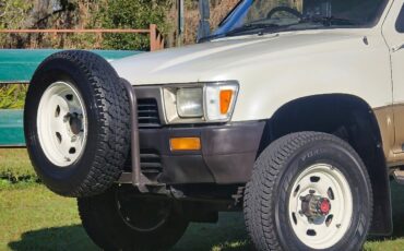 Toyota-HiLux-1990-Camper-11
