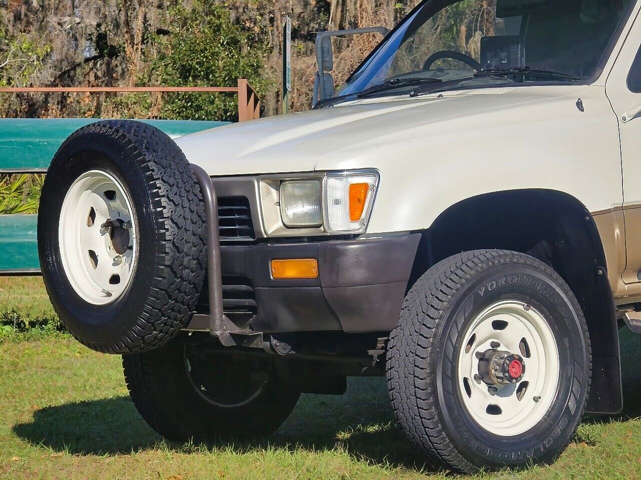 Toyota-HiLux-1990-Camper-11