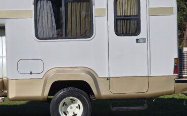 Toyota-HiLux-1990-Camper-14