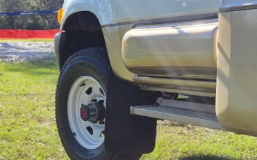 Toyota-HiLux-1990-Camper-15