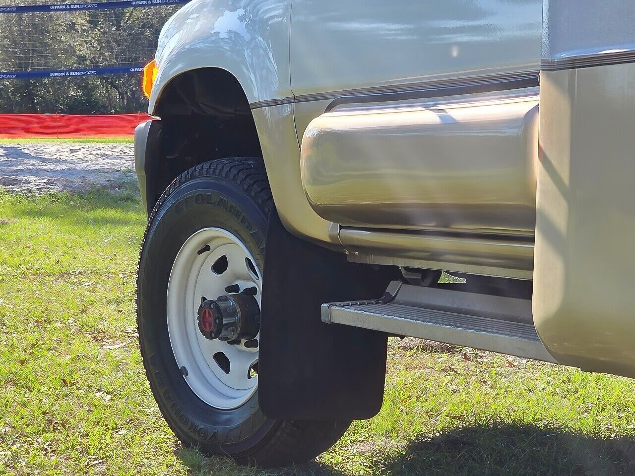 Toyota-HiLux-1990-Camper-15