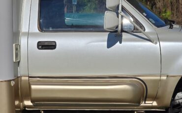 Toyota-HiLux-1990-Camper-19
