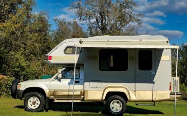 Toyota-HiLux-1990-Camper-20