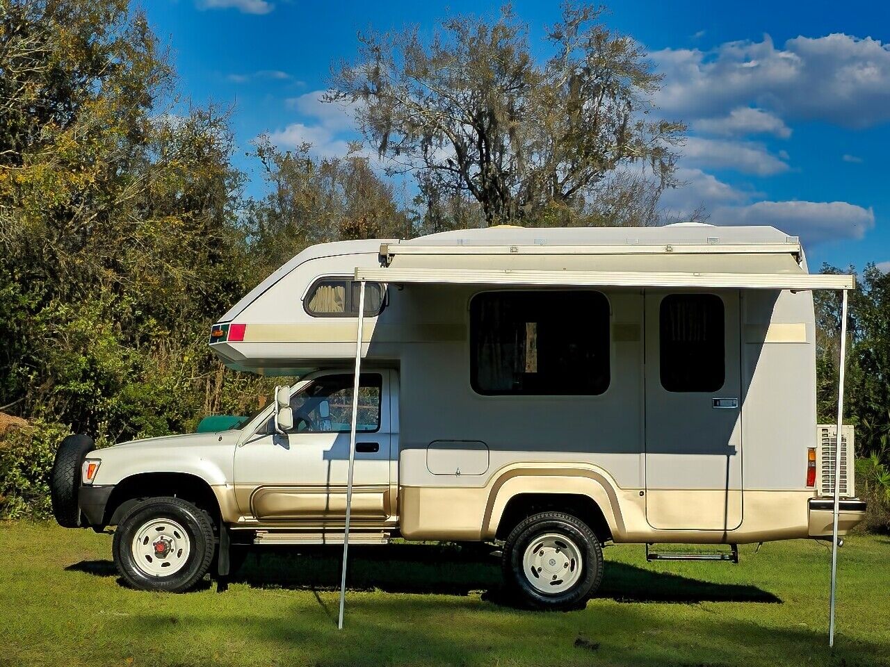 Toyota-HiLux-1990-Camper-20