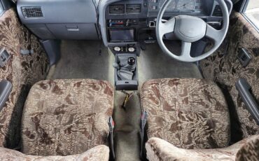 Toyota-HiLux-1990-Camper-23