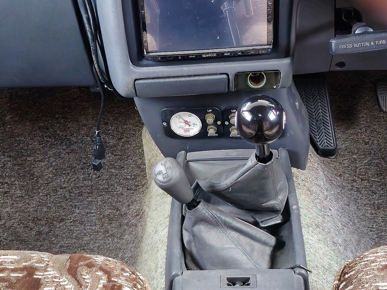 Toyota-HiLux-1990-Camper-24