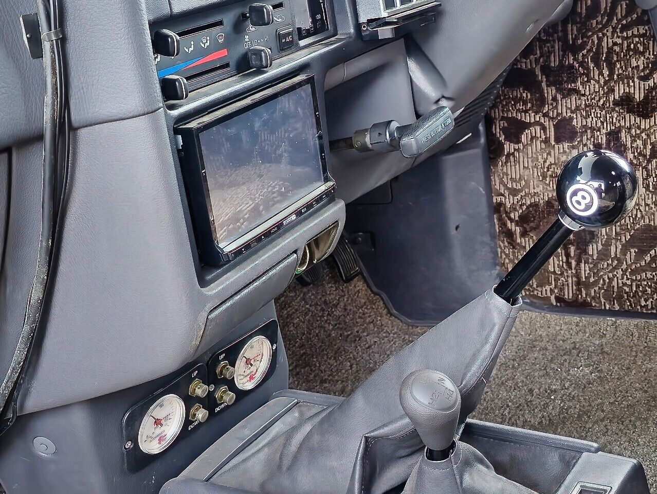 Toyota-HiLux-1990-Camper-25