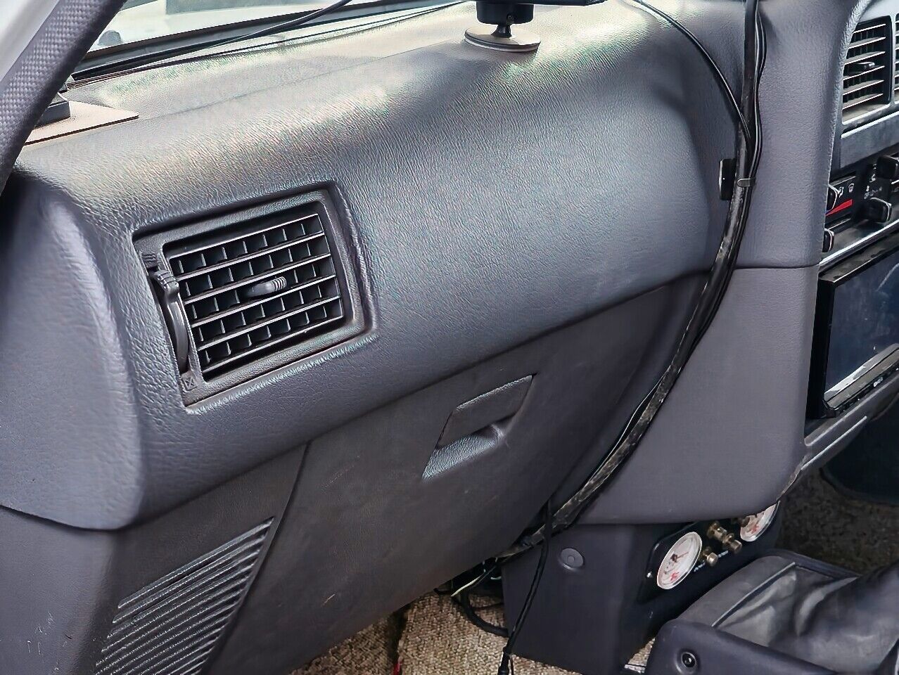Toyota-HiLux-1990-Camper-28