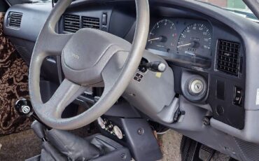 Toyota-HiLux-1990-Camper-29