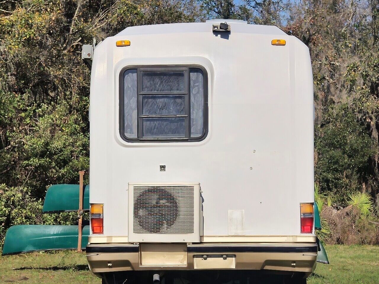 Toyota-HiLux-1990-Camper-3
