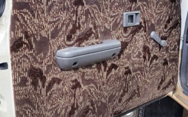 Toyota-HiLux-1990-Camper-30