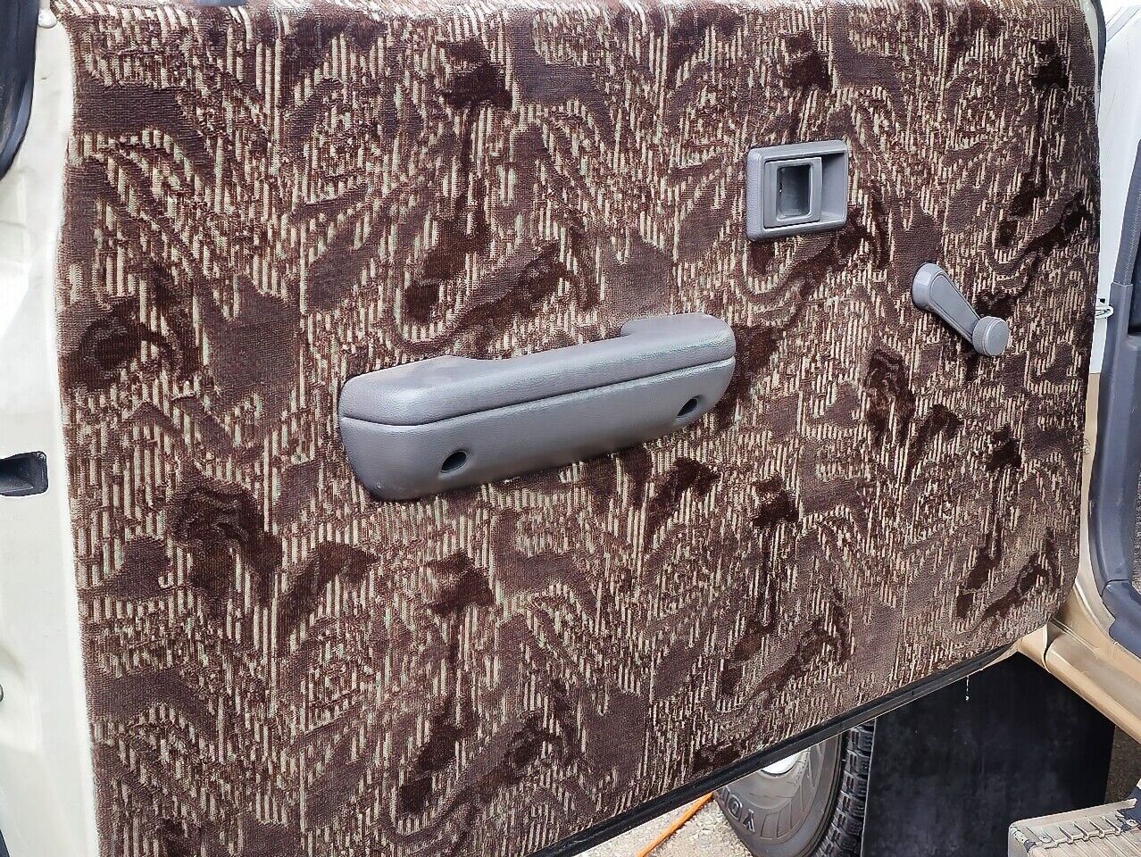 Toyota-HiLux-1990-Camper-30