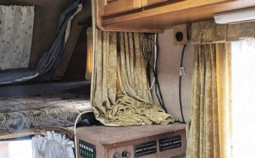 Toyota-HiLux-1990-Camper-35