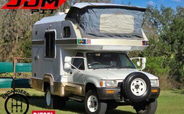 Toyota-HiLux-1990-Camper