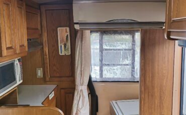 Toyota-HiLux-1990-Camper-38
