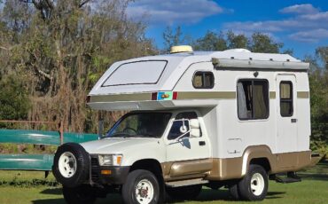Toyota-HiLux-1990-Camper-5