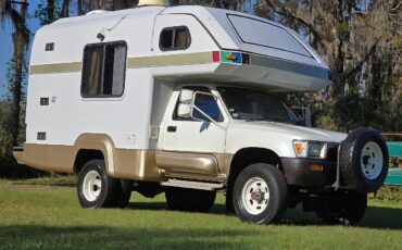 Toyota-HiLux-1990-Camper-6