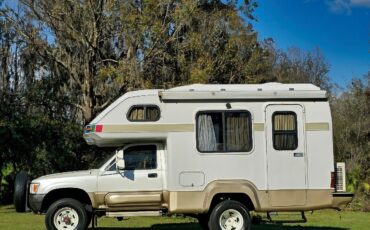 Toyota-HiLux-1990-Camper-7
