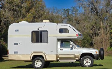 Toyota-HiLux-1990-Camper-8