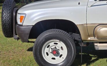 Toyota-HiLux-1990-Camper-9
