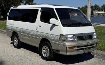 Toyota-Hiace-1995-Minivan-1