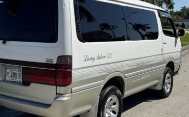 Toyota-Hiace-1995-Minivan-10