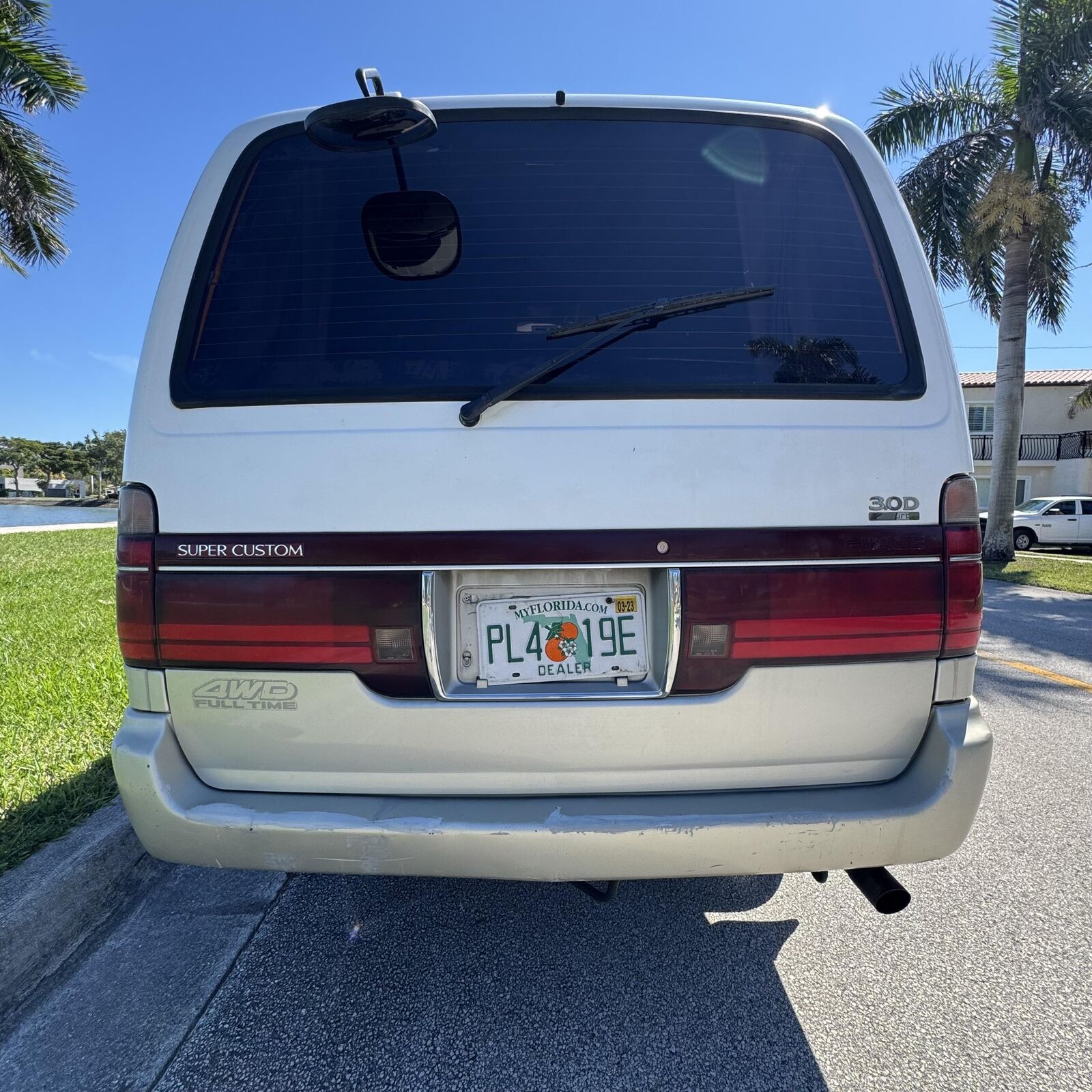 Toyota-Hiace-1995-Minivan-12
