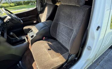 Toyota-Hiace-1995-Minivan-18