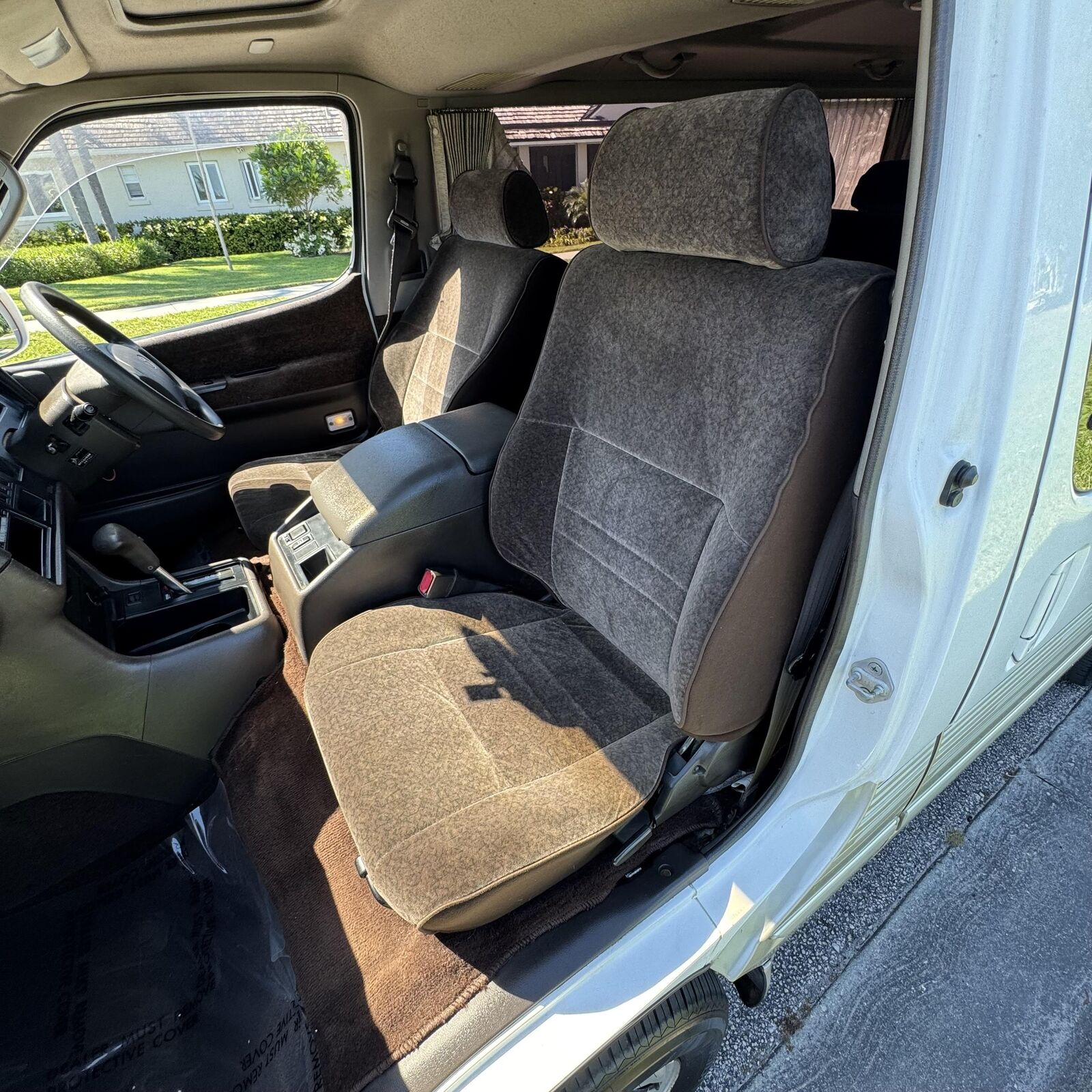 Toyota-Hiace-1995-Minivan-18