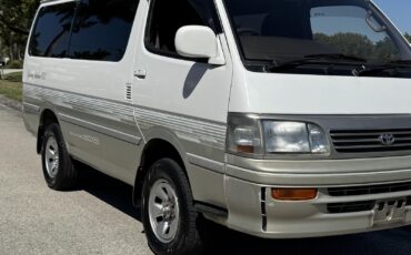 Toyota-Hiace-1995-Minivan-2