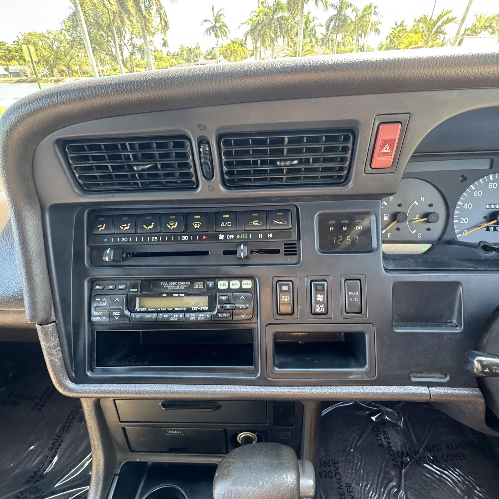 Toyota-Hiace-1995-Minivan-21